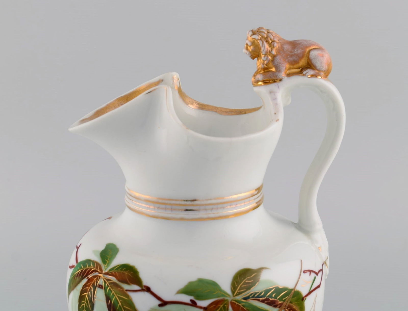 Antique Bing & Grøndahl chocolate jug in porcelain modeled with a lion on the handle. - 2