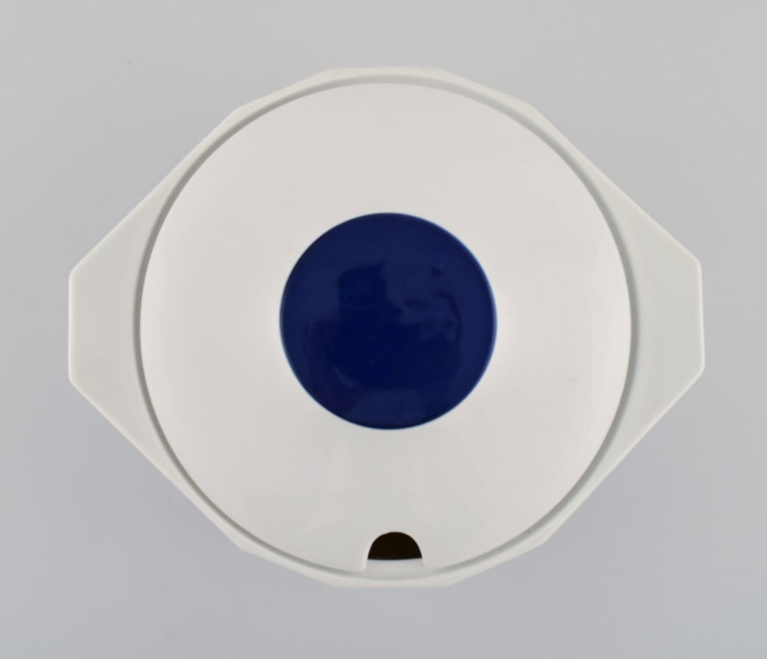 Tapio Wirkkala for Rosenthal. Corinth lidded tureen in blue painted porcelain. Modernist Finnish - 5