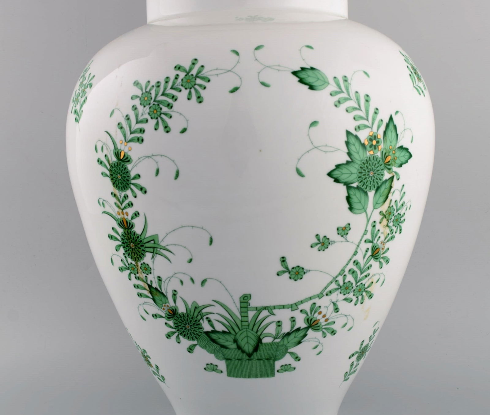 Giant Herend Chinese Bouquet lidded porcelain vase with hand-painted green flowers and gold - 3