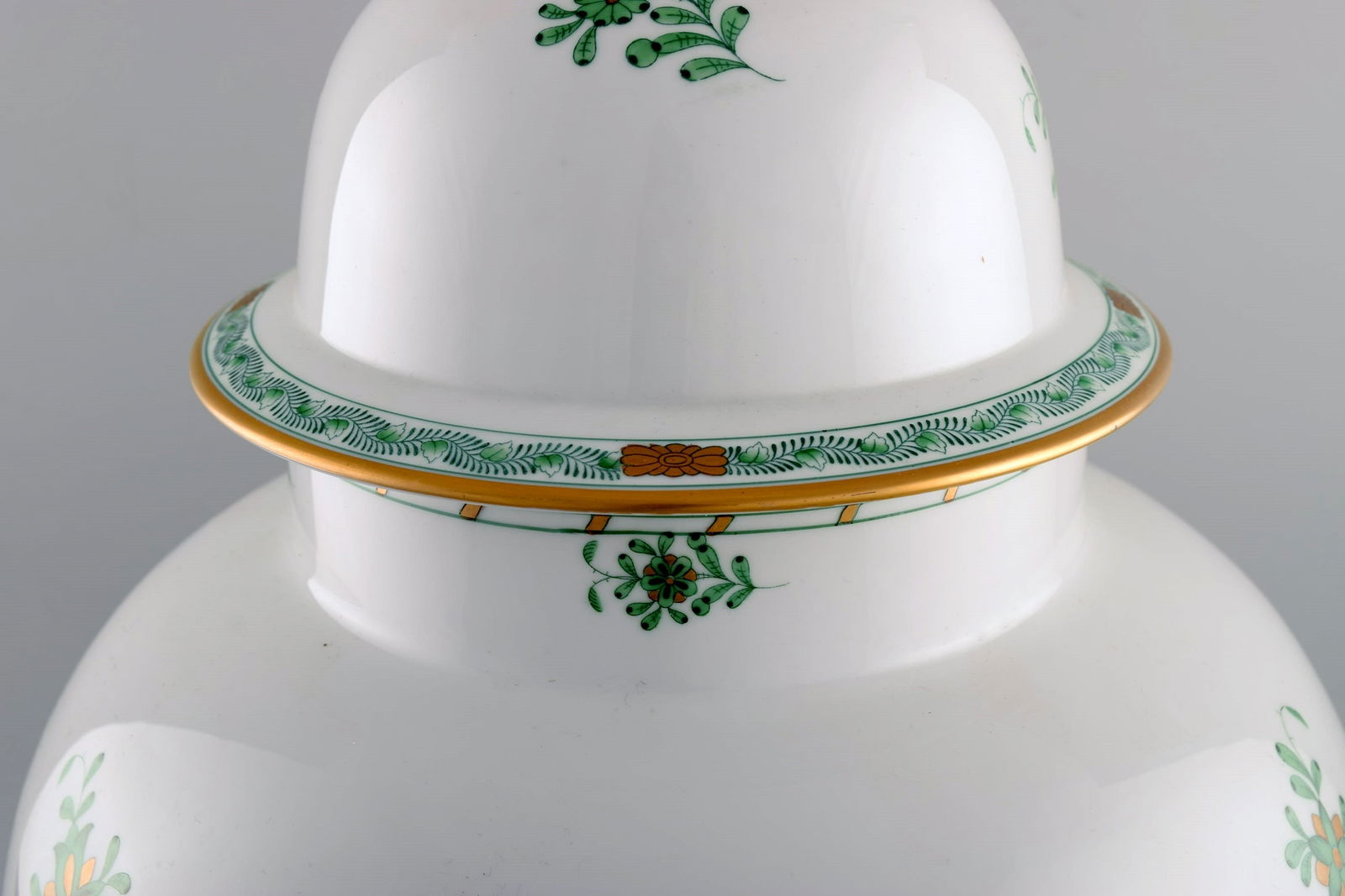 Giant Herend Chinese Bouquet lidded porcelain vase with hand-painted green flowers and gold - 5