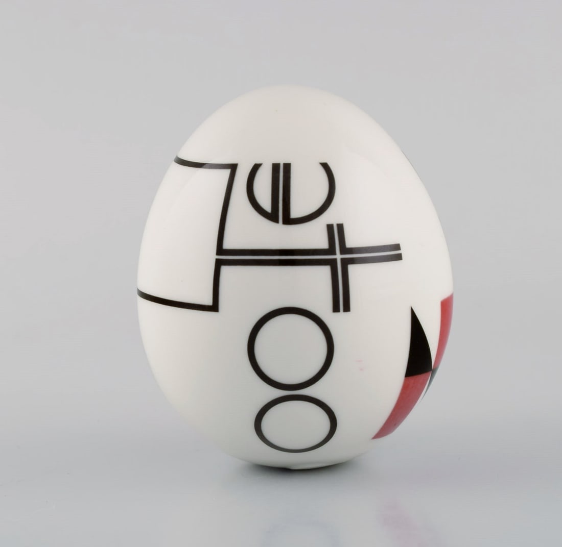 Ole Schwalbe for Royal Copenhagen. Annual egg. Dated 1977. (1 of 4)