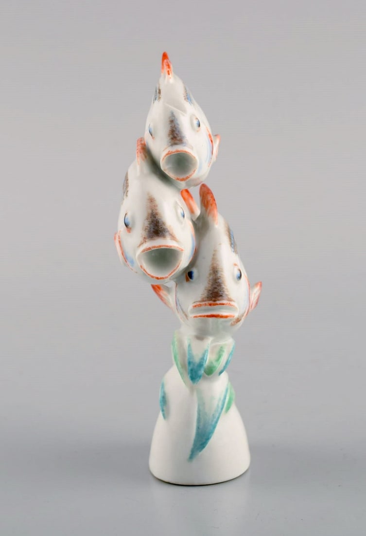 Willi Münch-Khe (1885-1960) for Meissen. Art deco figure in hand-painted porcelain. Three fish. - 2