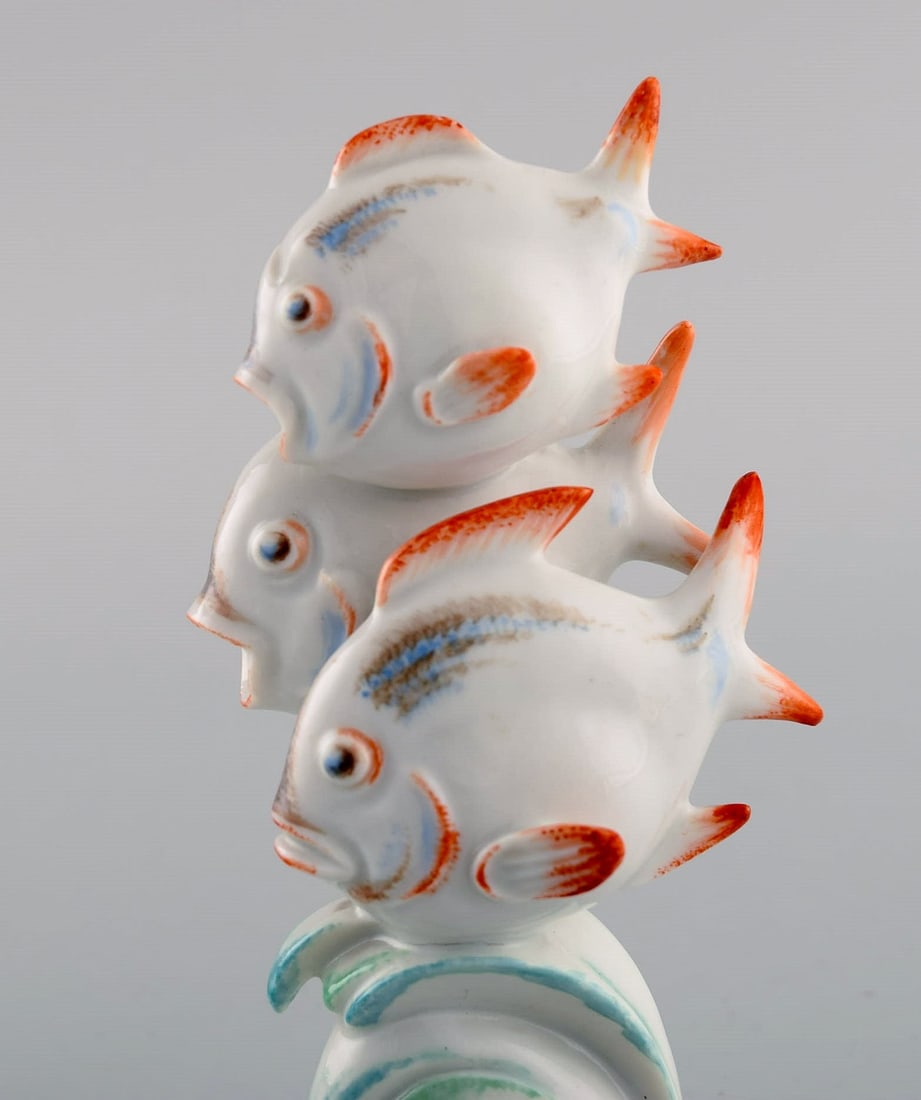 Willi Münch-Khe (1885-1960) for Meissen. Art deco figure in hand-painted porcelain. Three fish. - 4