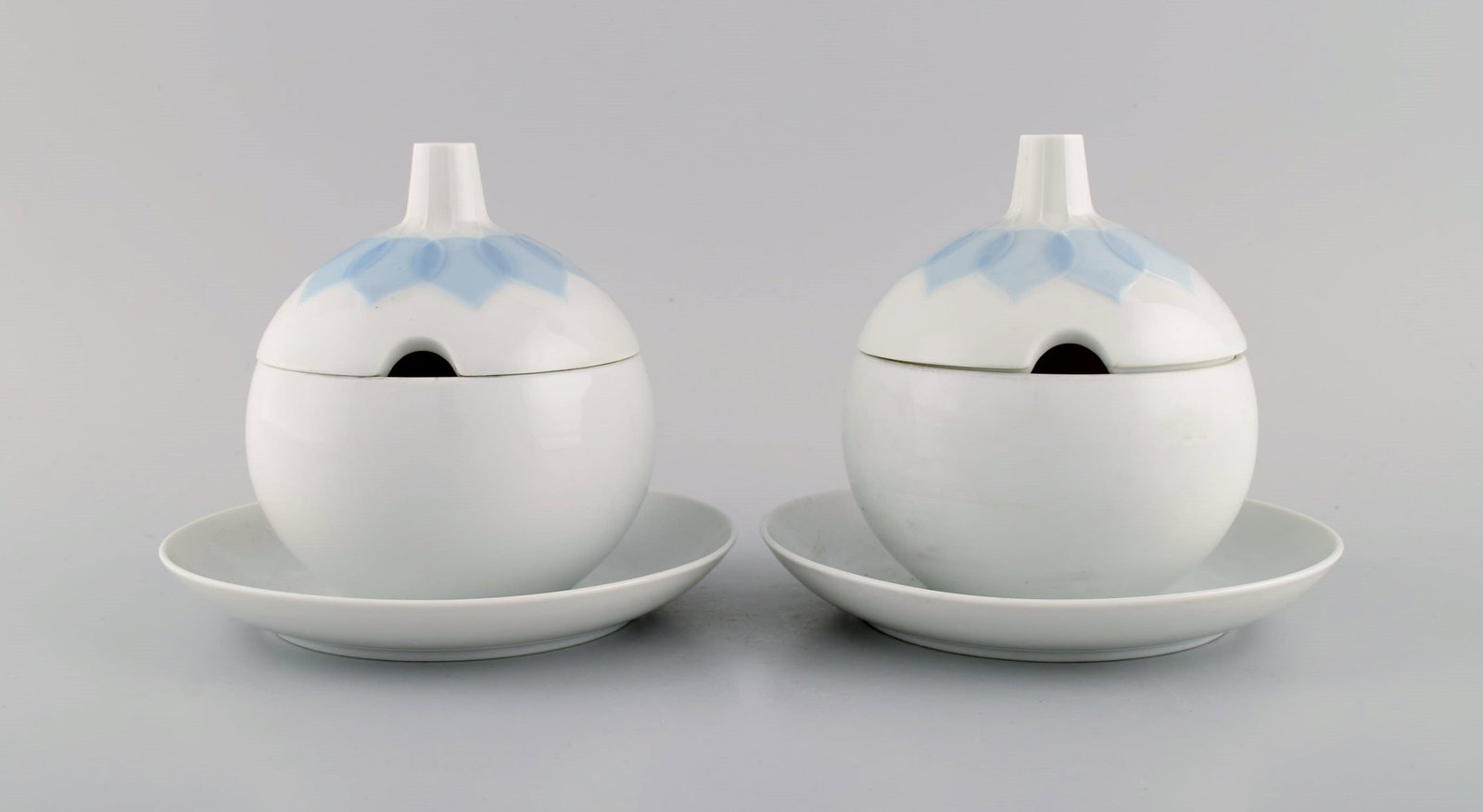 Bjørn Wiinblad for Rosenthal. Two Lotus sauce boats in porcelain decorated with light blue (1 of 6)