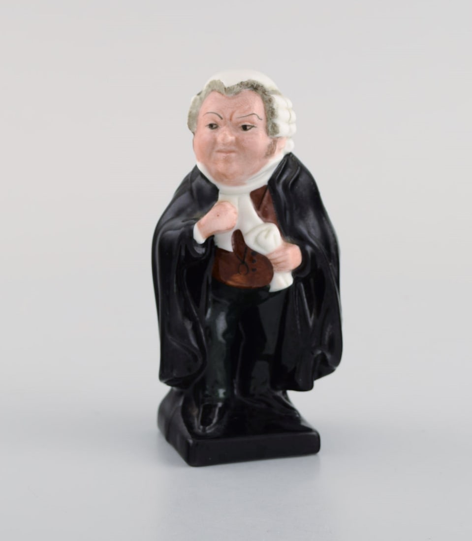 Two Royal Doulton porcelain figurines. Dancer and judge. Buzfuz, mid 20th ccentury. - 5