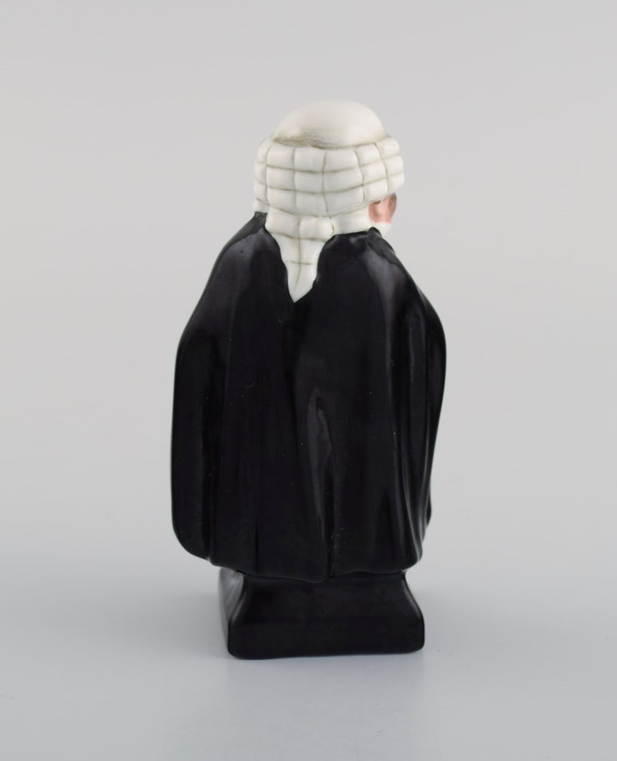 Two Royal Doulton porcelain figurines. Dancer and judge. Buzfuz, mid 20th ccentury. - 7