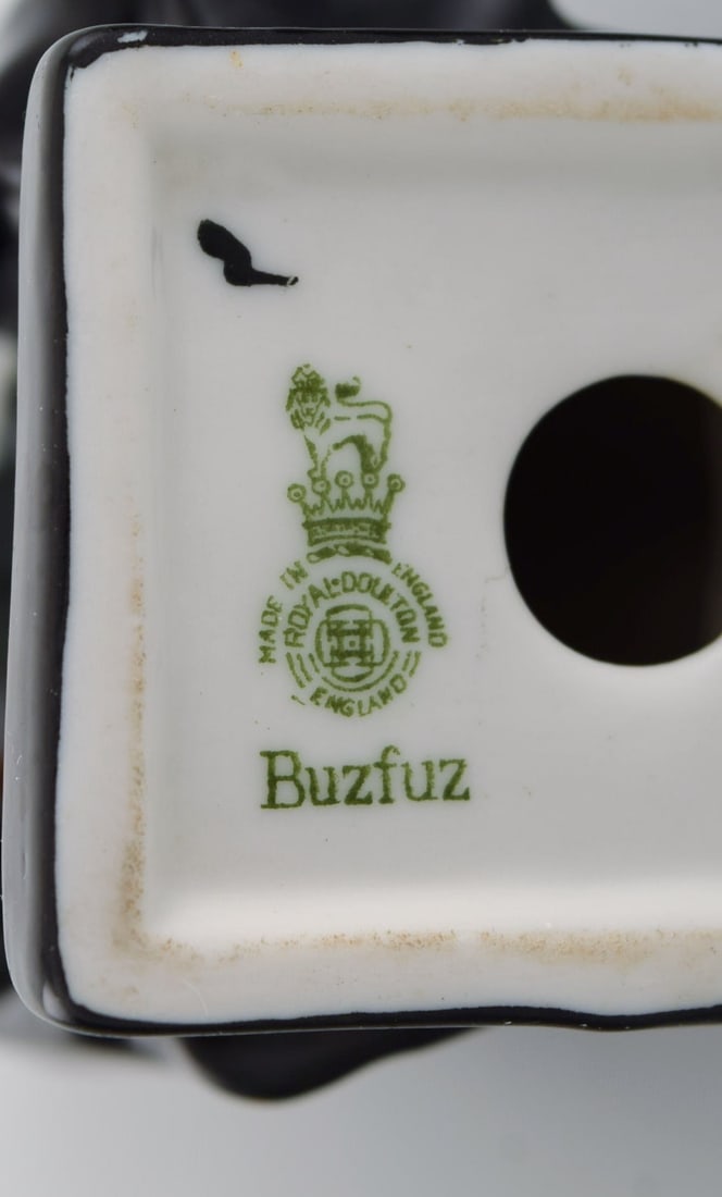 Two Royal Doulton porcelain figurines. Dancer and judge. Buzfuz, mid 20th ccentury. - 8