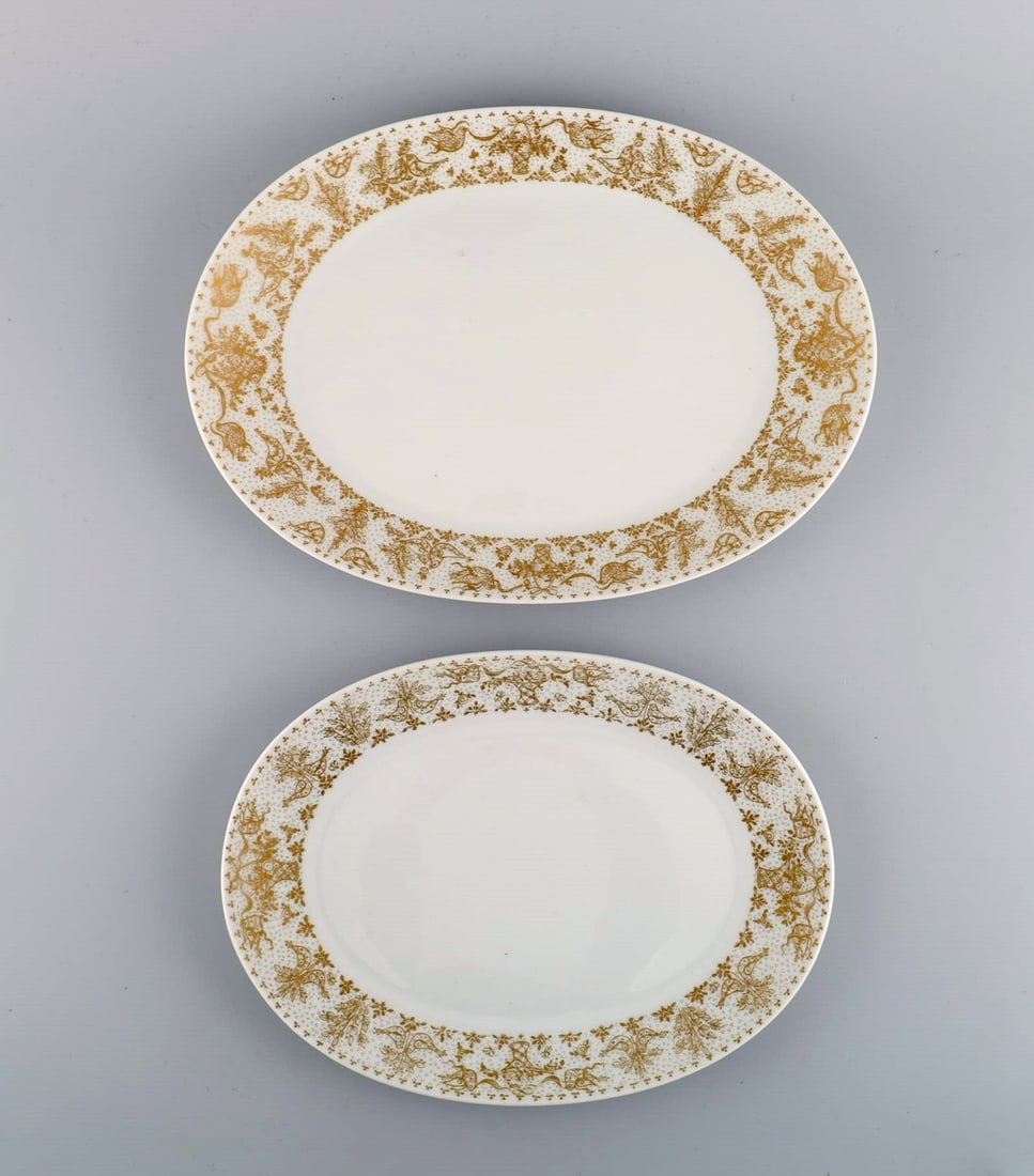 Bjørn Wiinblad for Rosenthal. Two oval serving dishes in porcelain with gold decoration. 1980s. (1 of 5)