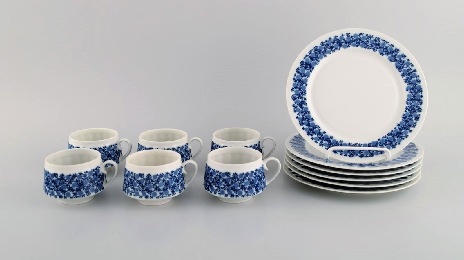Arabia, Finland. Retro Doria porcelain coffee service with blue floral decoration. 1960s. Consisting (1 of 4)