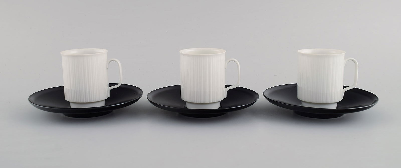 Tapio Wirkkala for Rosenthal. Three porcelain noire mocha cups with saucers in black and white (1 of 5)