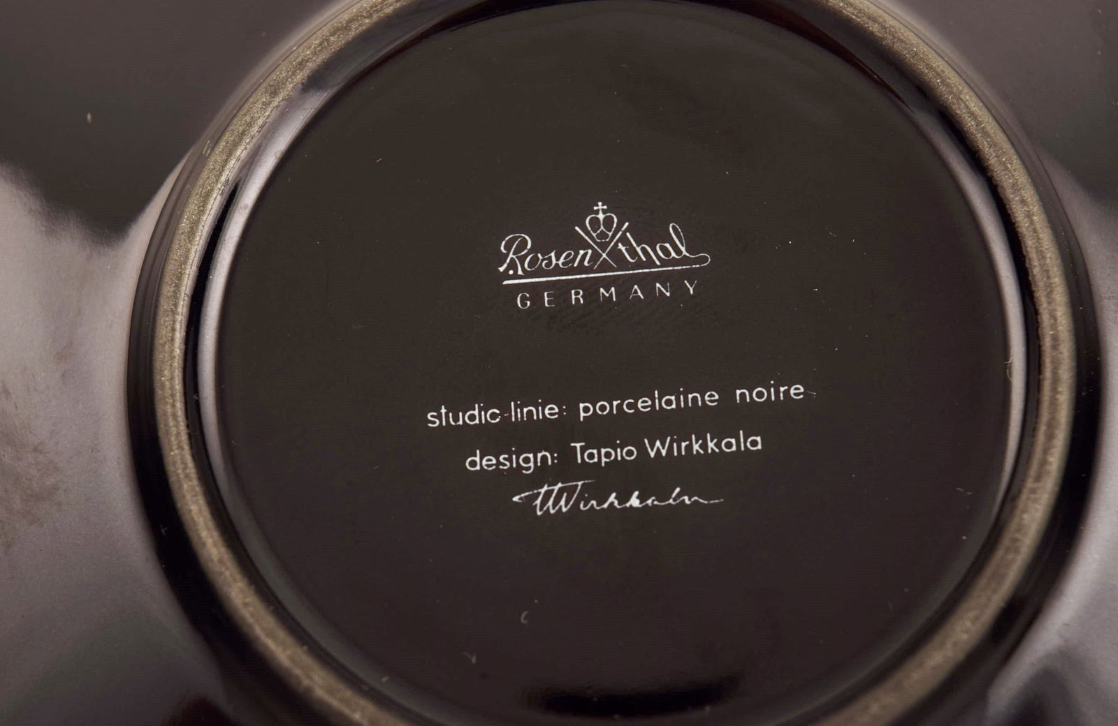 Tapio Wirkkala for Rosenthal. Three porcelain noire mocha cups with saucers in black and white - 5