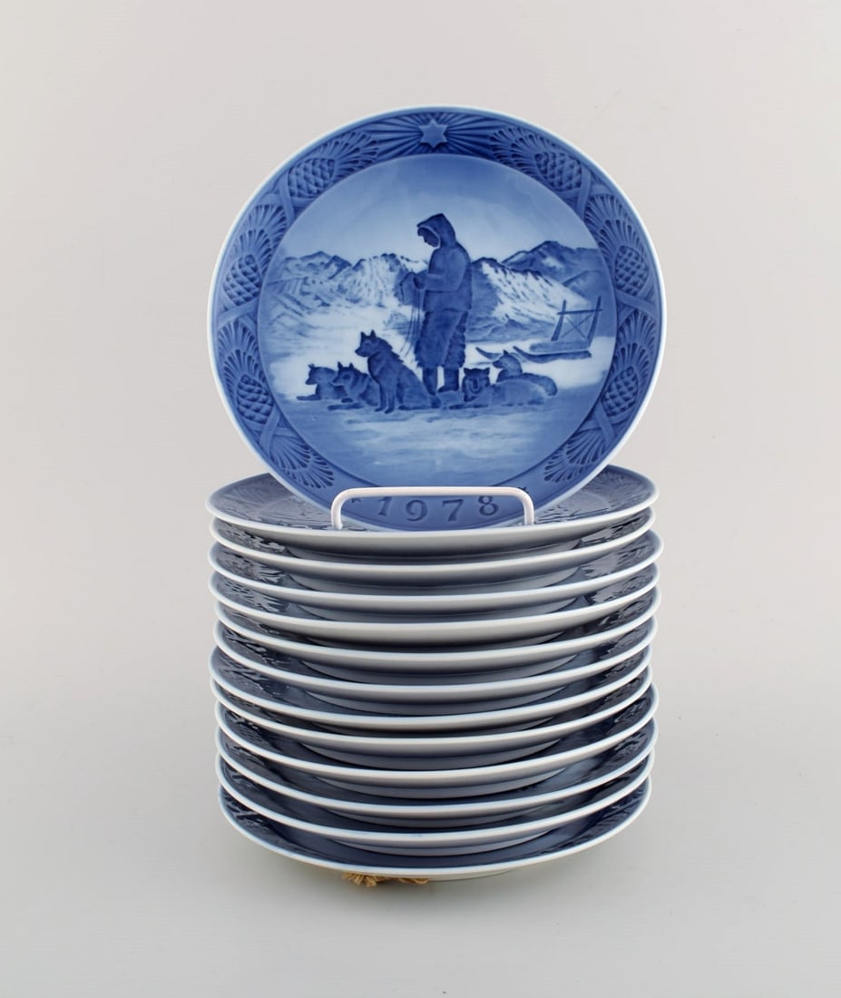 13 Royal Copenhagen Christmas plates from the 1960s / 70s / 80s.: Title: 13 Royal Copenhagen Christmas plates from the 1960s / 70s / 80s. Description: 13 Royal Copenhagen Christmas plates from the 1960s / 70s / 80s. Diameter: 18.5 cm. In excellent condition. Stamped