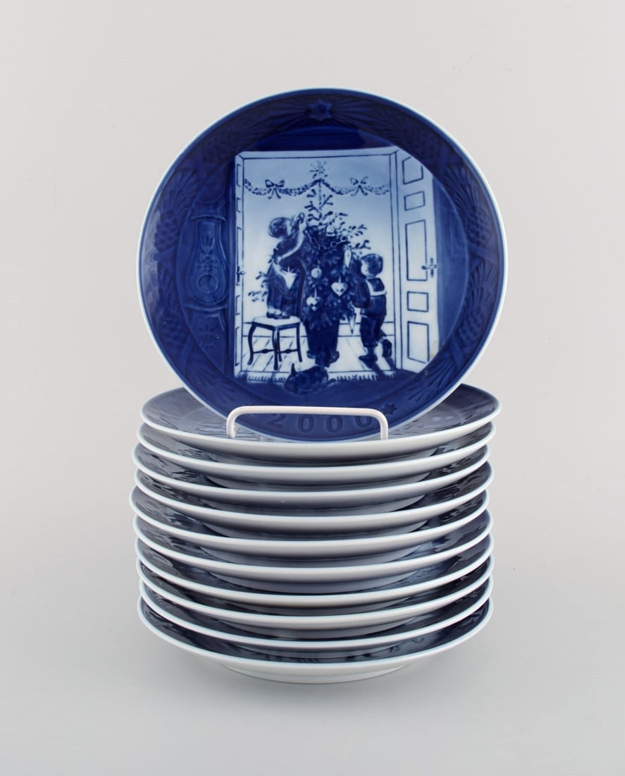 11 Royal Copenhagen Christmas plates from 1990-2000. (1 of 6)