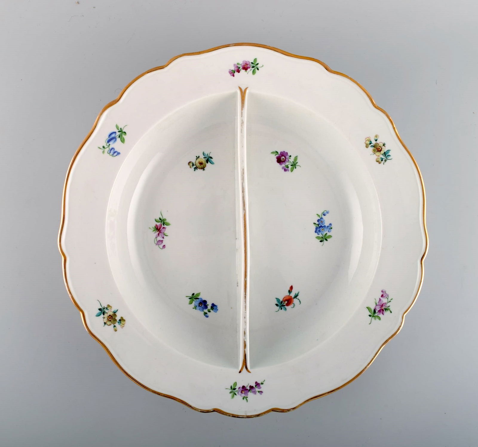 Large round Meissen bowl with room divider in hand-painted porcelain with flowers and gold (1 of 6)