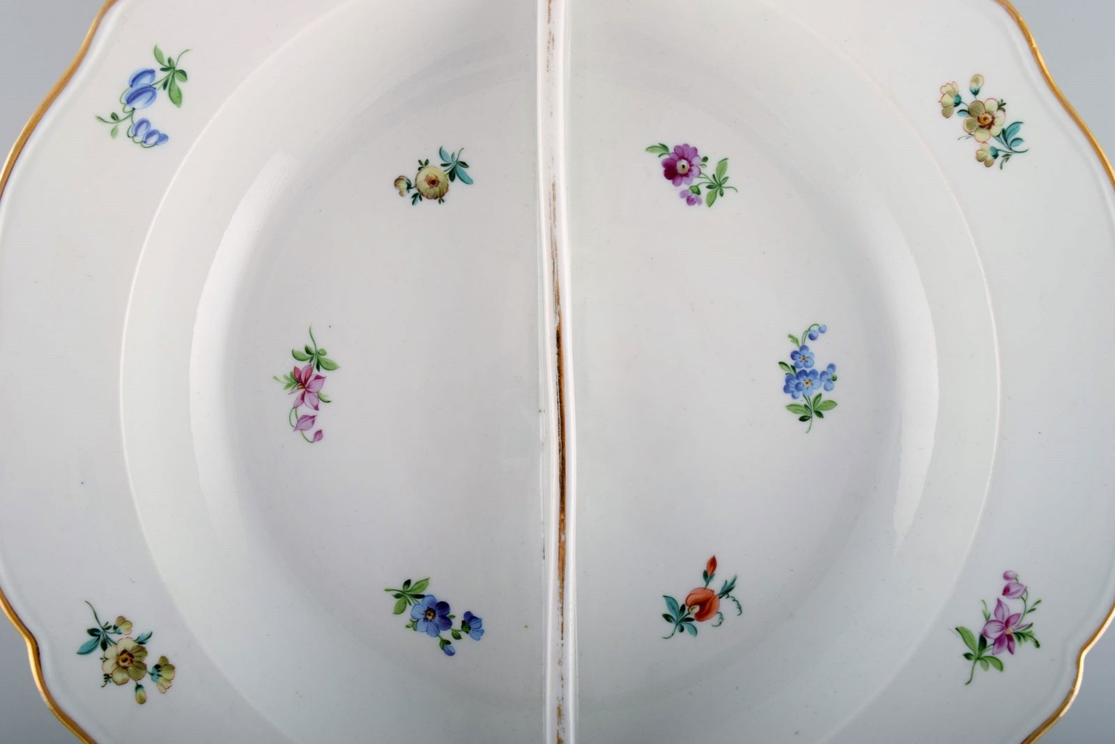 Large round Meissen bowl with room divider in hand-painted porcelain with flowers and gold - 3