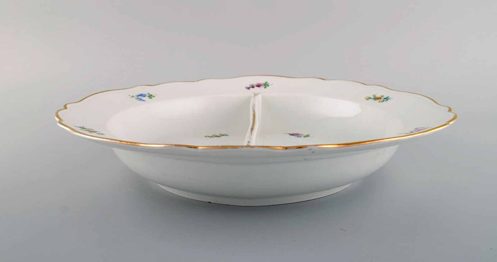 Large round Meissen bowl with room divider in hand-painted porcelain with flowers and gold - 4