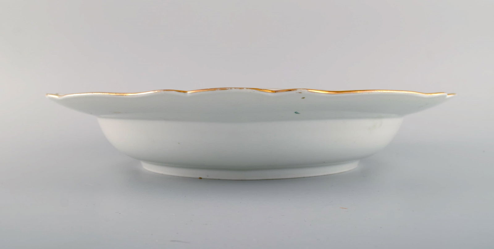 Large round Meissen bowl with room divider in hand-painted porcelain with flowers and gold - 5