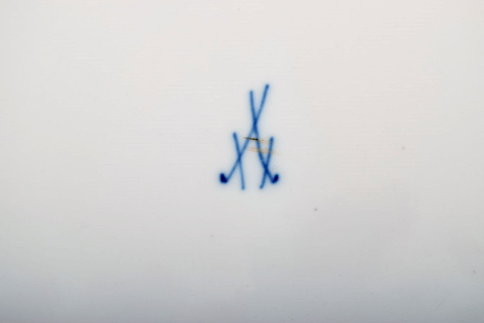 Large round Meissen bowl with room divider in hand-painted porcelain with flowers and gold - 6