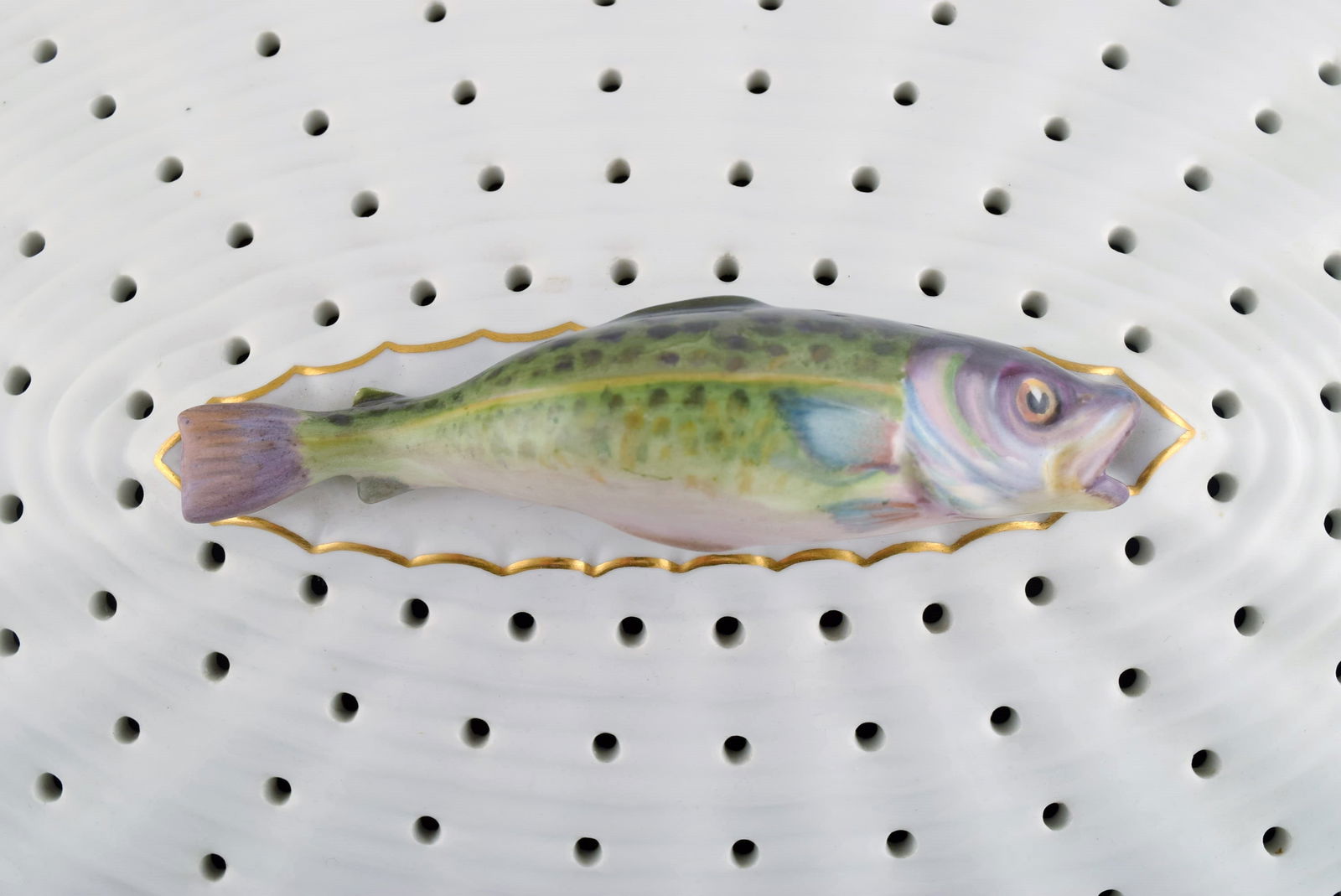 Large Royal Copenhagen Fauna Danica fish grate in hand-painted porcelain with fish and gold - 2