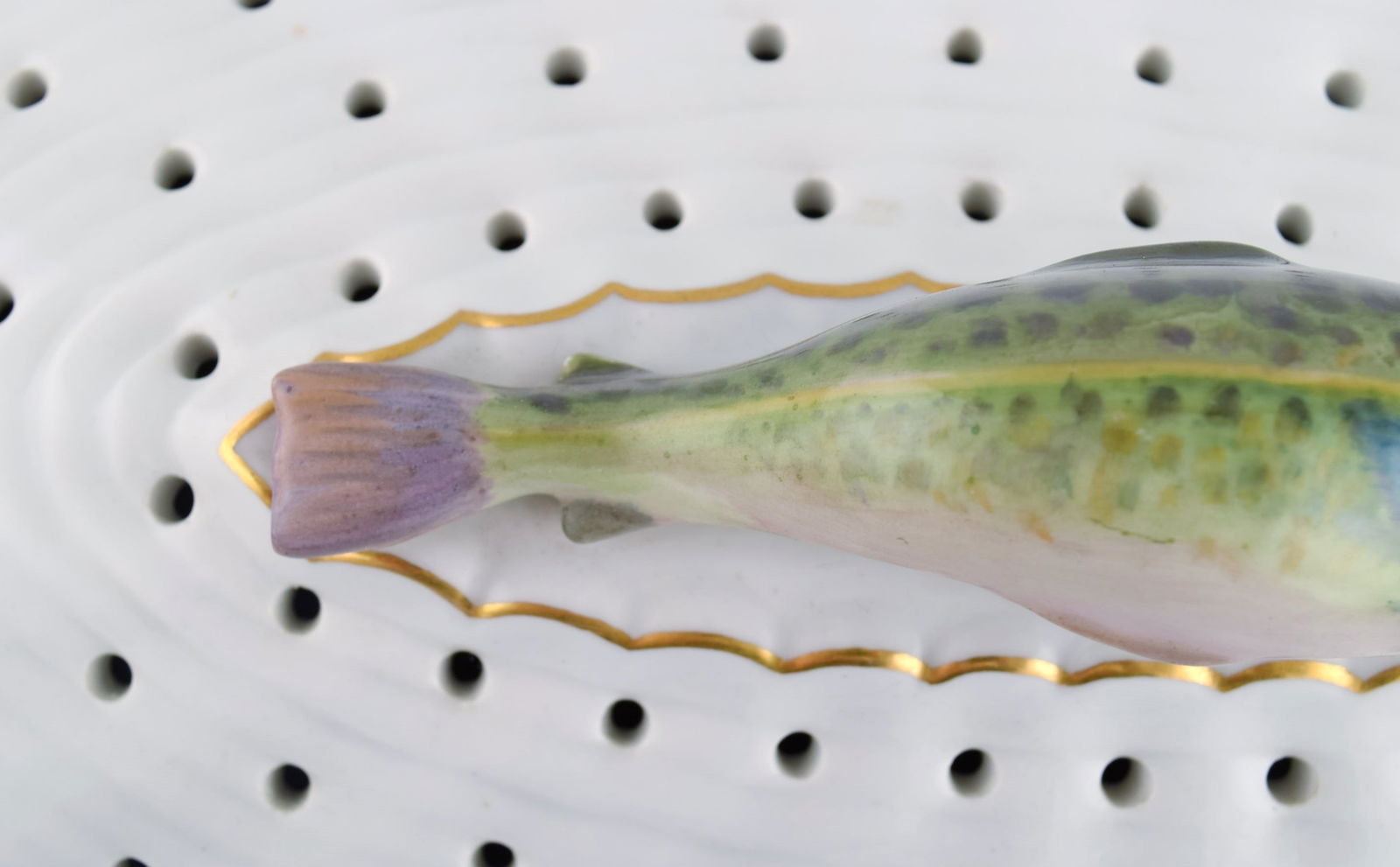 Large Royal Copenhagen Fauna Danica fish grate in hand-painted porcelain with fish and gold - 5
