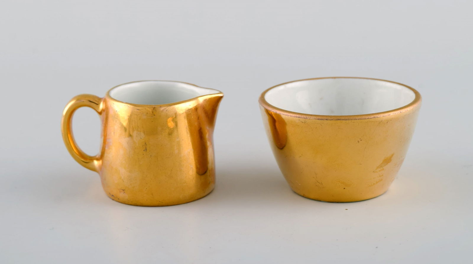 Langenthal, Schweiz among others. Coffee service for five people in porcelain with hand-painted gold - 5