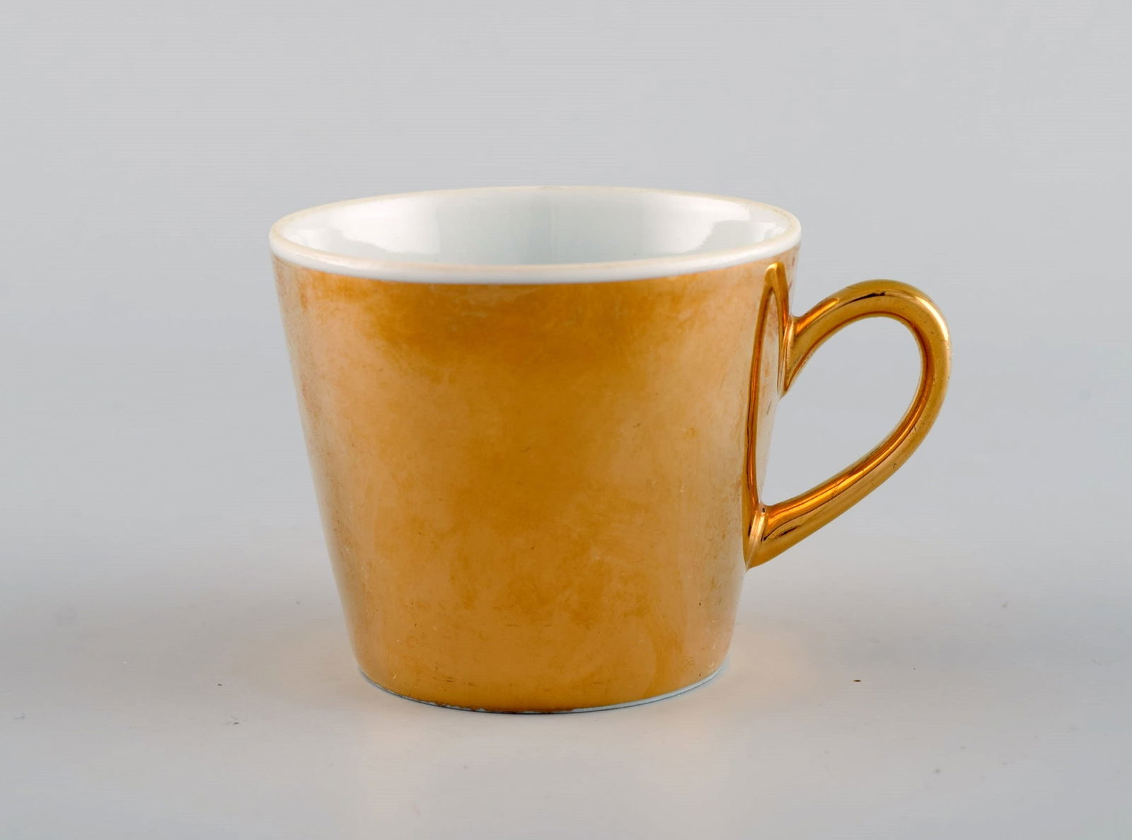 Langenthal, Schweiz among others. Coffee service for five people in porcelain with hand-painted gold - 6