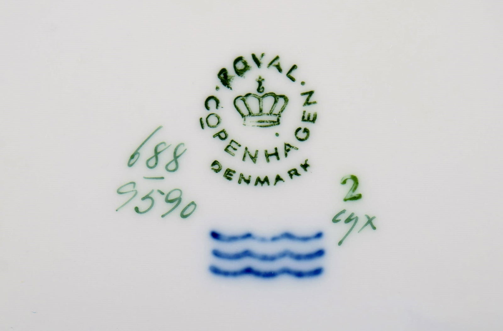 Twelve Royal Copenhagen Brown Rose deep plates. Model number 688/9590. 1960s. - 5