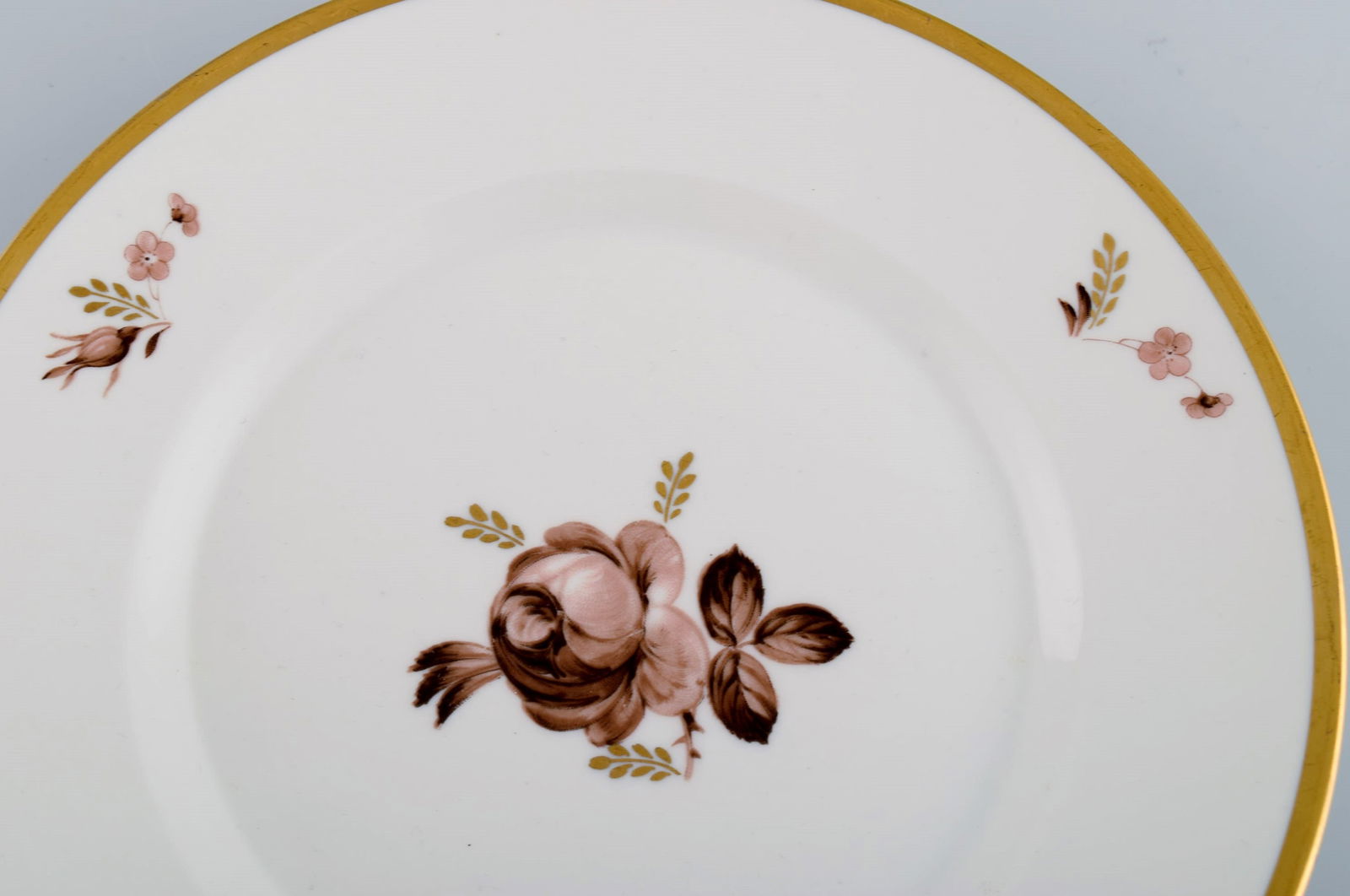 Twelve Royal Copenhagen Brown Rose plates. Model number 688/9589. 1960s. - 3