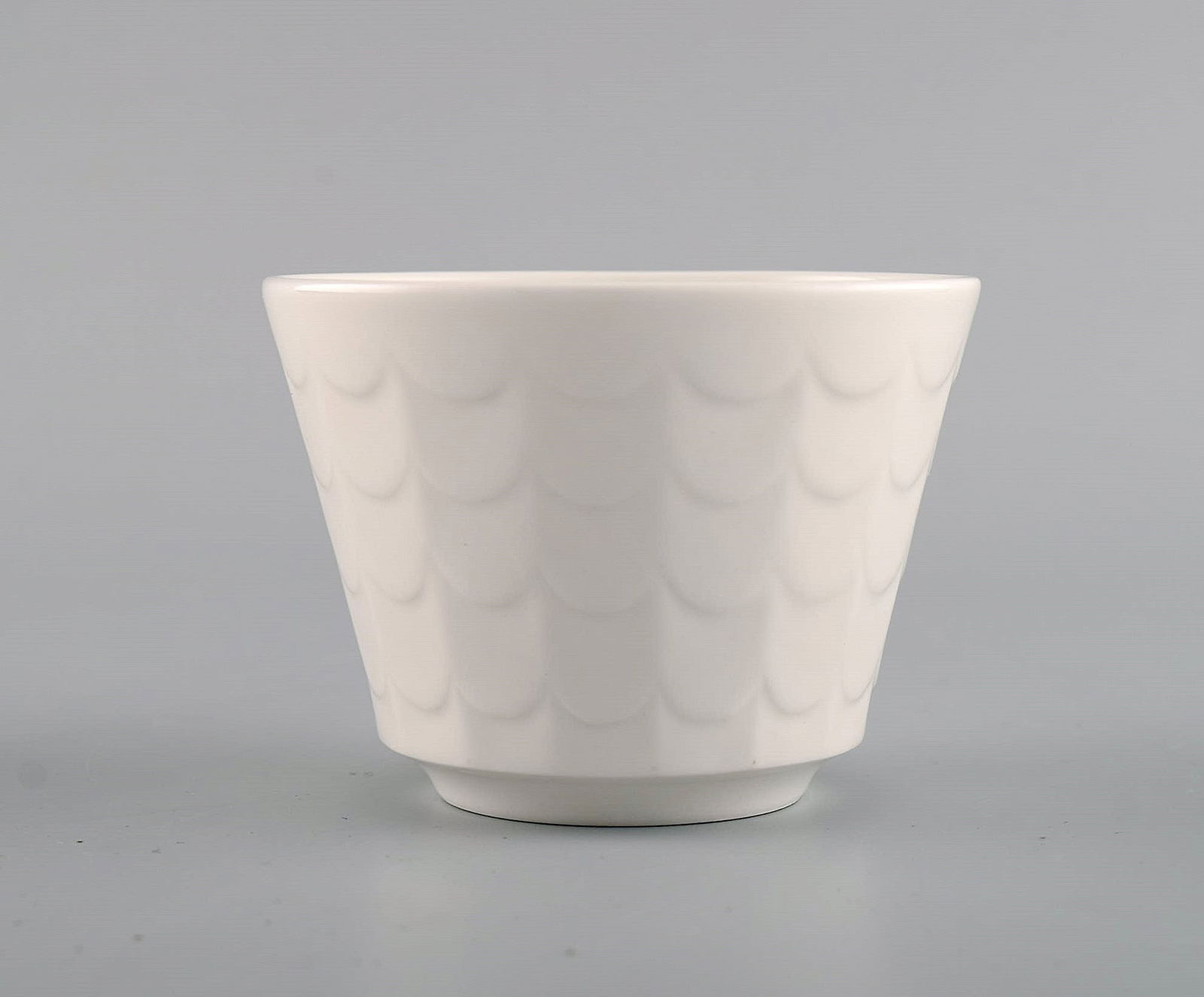 Wilhelm Kåge for Gustavsberg. Six flower pot covers in porcelain. Swedish design, 1960s. - 3