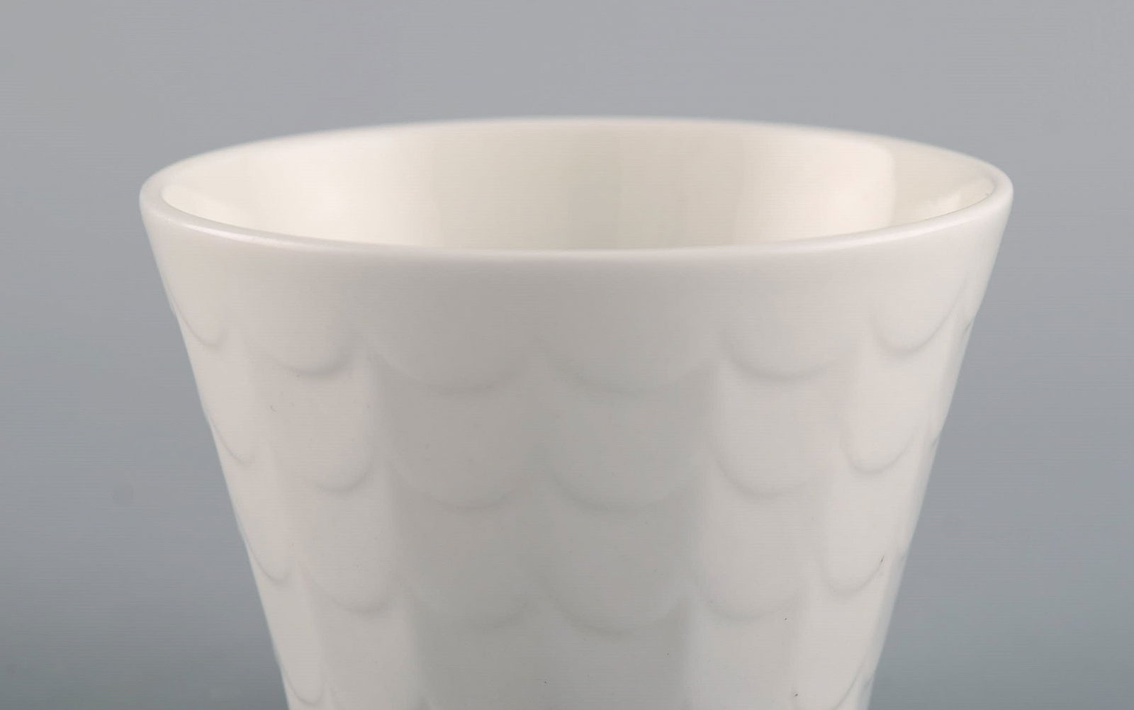 Wilhelm Kåge for Gustavsberg. Six flower pot covers in porcelain. Swedish design, 1960s. - 4