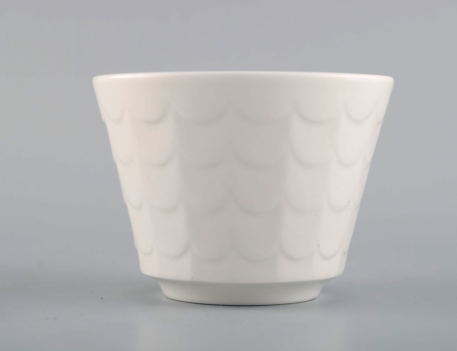 Wilhelm Kåge for Gustavsberg. Six flower pot covers in porcelain. Swedish design, 1960s. - 5