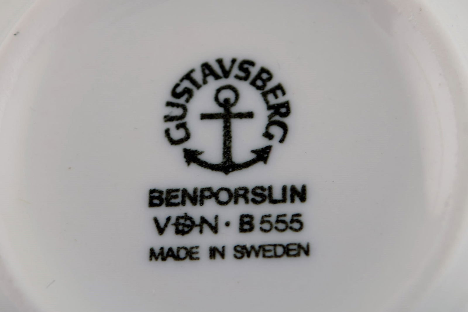 Wilhelm Kåge for Gustavsberg. Six flower pot covers in porcelain. Swedish design, 1960s. - 6