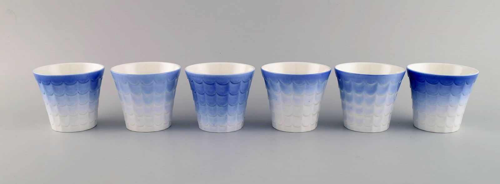 Wilhelm Kåge for Gustavsberg. Six flower pot covers in porcelain. Swedish design, 1960s. - 2