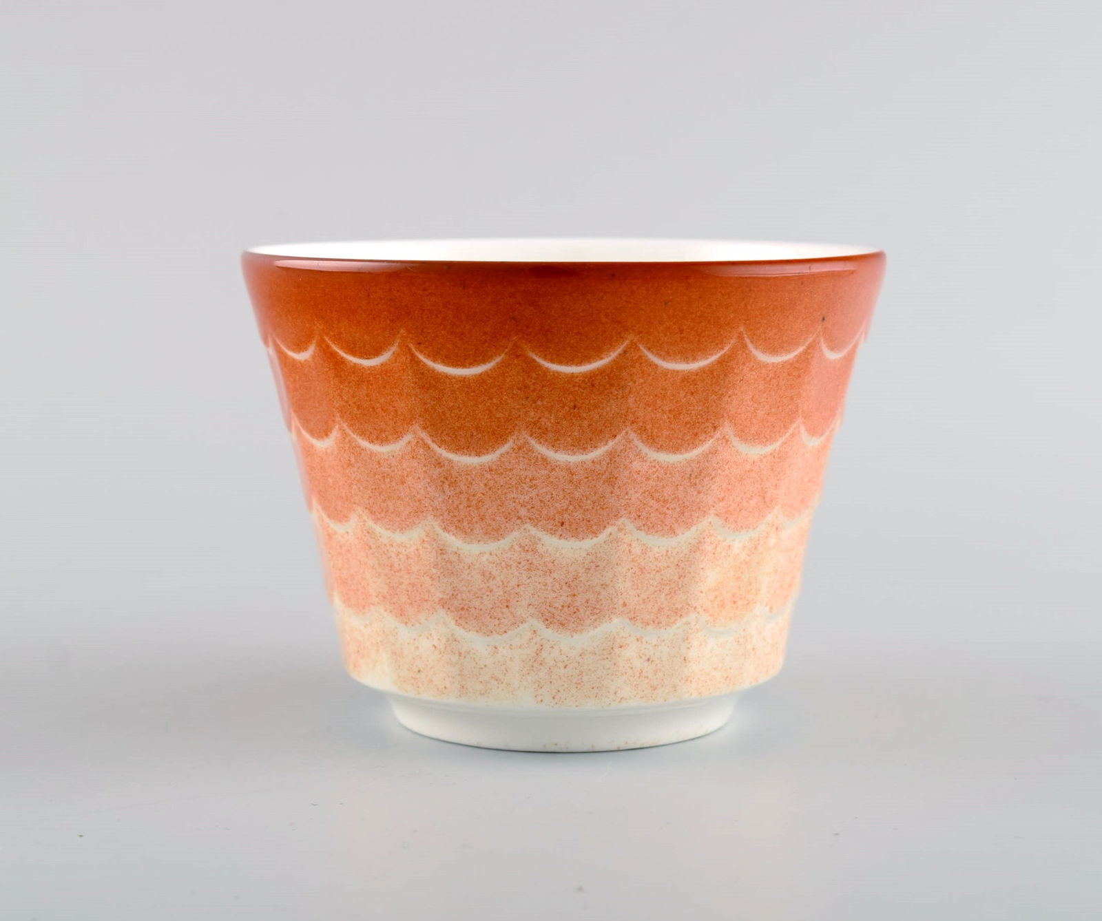 Wilhelm Kåge for Gustavsberg. Six flower pot covers in porcelain. Swedish design, 1960s. - 2