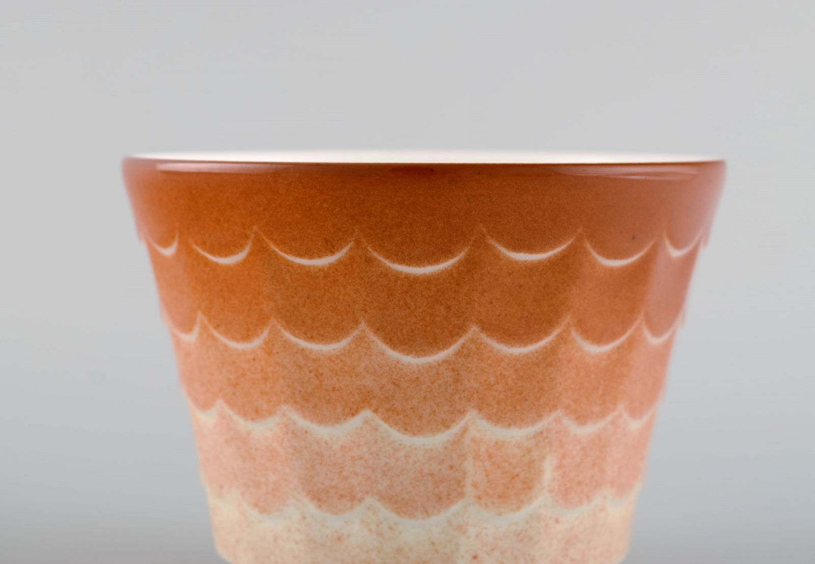 Wilhelm Kåge for Gustavsberg. Six flower pot covers in porcelain. Swedish design, 1960s. - 4