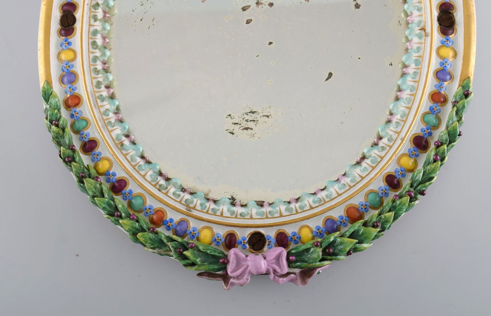 Antique Meissen porcelain mirror with original glass. Decorated with angels and repousse flowers. - 3