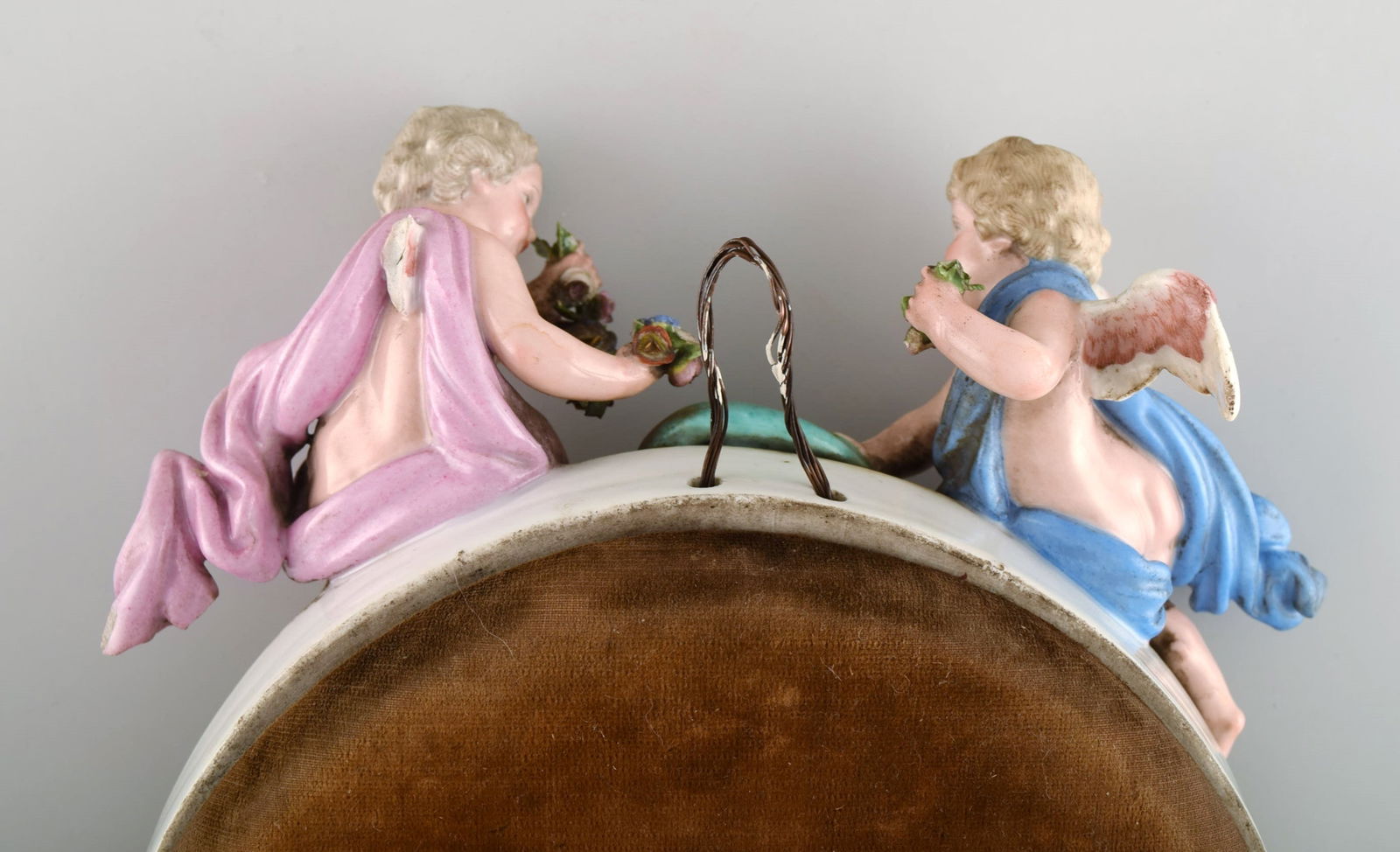 Antique Meissen porcelain mirror with original glass. Decorated with angels and repousse flowers. - 4