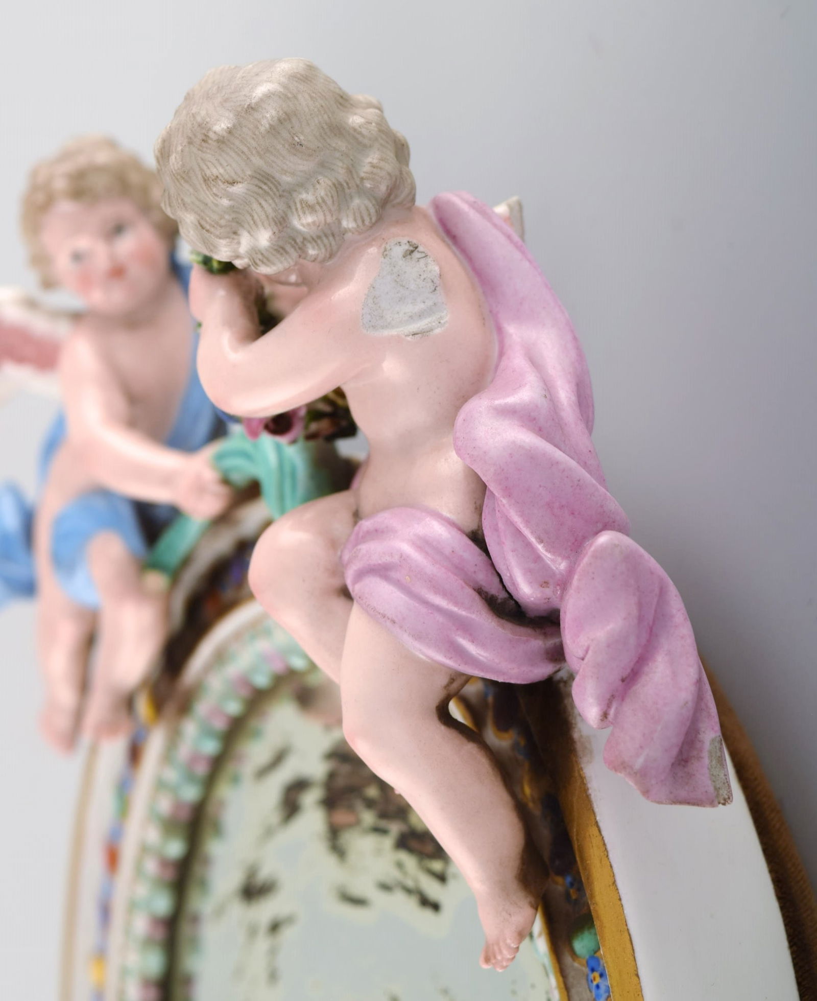 Antique Meissen porcelain mirror with original glass. Decorated with angels and repousse flowers. - 5