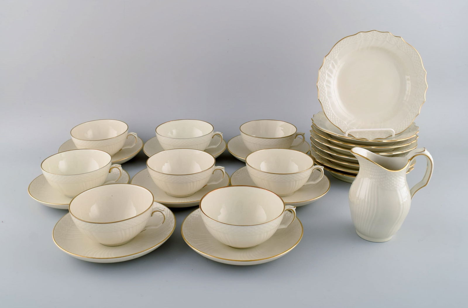Royal Copenhagen Creme Curved tea service for eight people. Mid-20th century. (1 of 7)