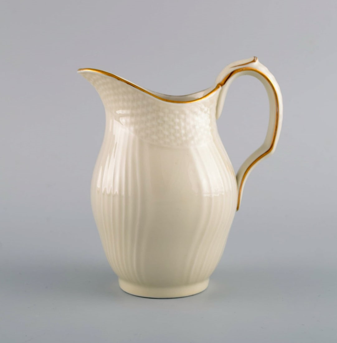 Royal Copenhagen Creme Curved tea service for eight people. Mid-20th century. - 3