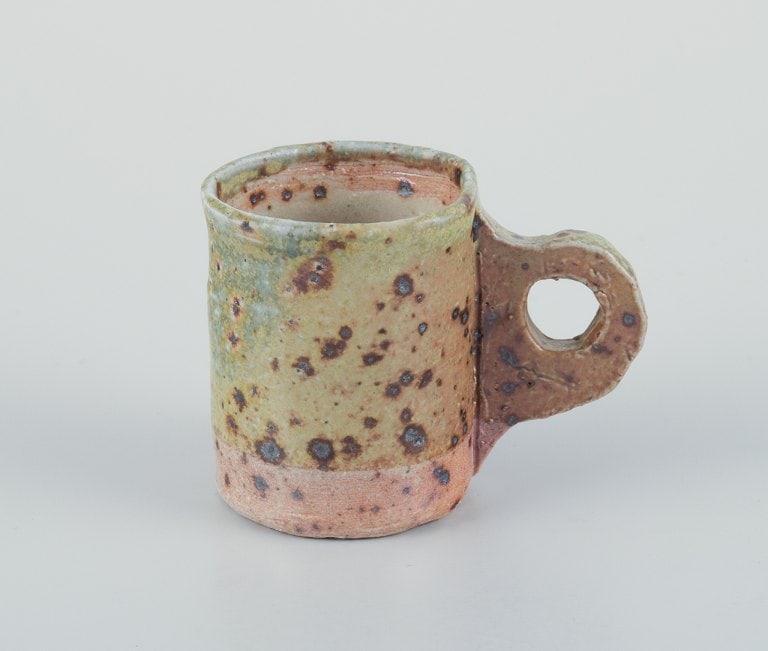 Danish studio ceramicist. Three unique miniature ceramic mugs. Decorated with various earth-toned - 3