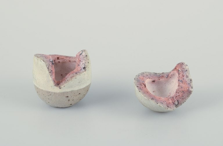 Danish studio ceramicist. Two egg-shaped unique ceramic sculptures. Divided into two parts. - 3