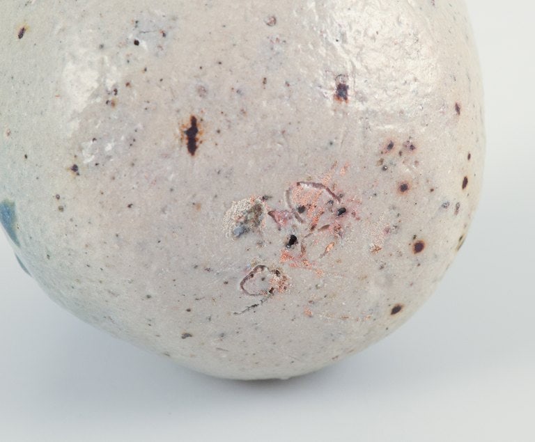 Danish studio ceramicist. Two egg-shaped unique ceramic sculptures. Divided into two parts. - 5