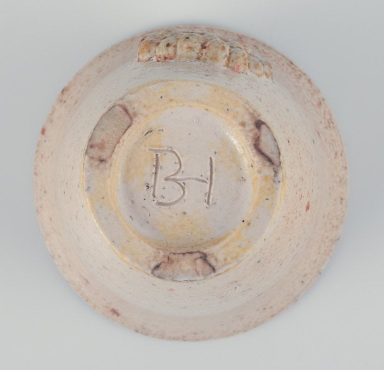 Bente Hansen (born 1943), Danish ceramic artist. Unique ceramic vase. Glazed in sandy tones. - 6