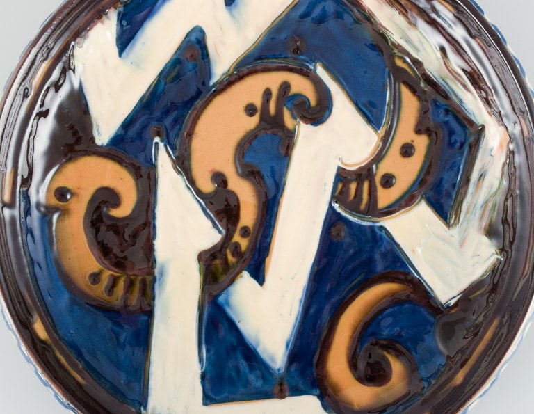 Kähler ceramic dish in cohorn technique. Abstract motif with glaze in blue, yellow, and white - 3