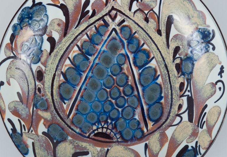 Kari Christensen (1938-1997) for Aluminia. Handcrafted "Tenera" fajance bowl. - 4