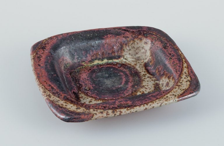 European studio ceramic artist. Unique ceramic bowl with brown glaze. - 3