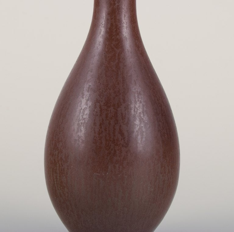 Berndt Friberg for Gustavsberg, Sweden. Unique Studiohand ceramic vase in brown tones. - 5