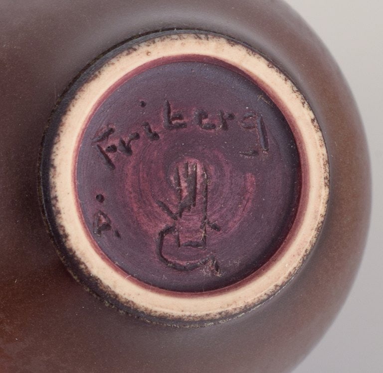 Berndt Friberg for Gustavsberg, Sweden. Unique Studiohand ceramic vase in brown tones. - 7