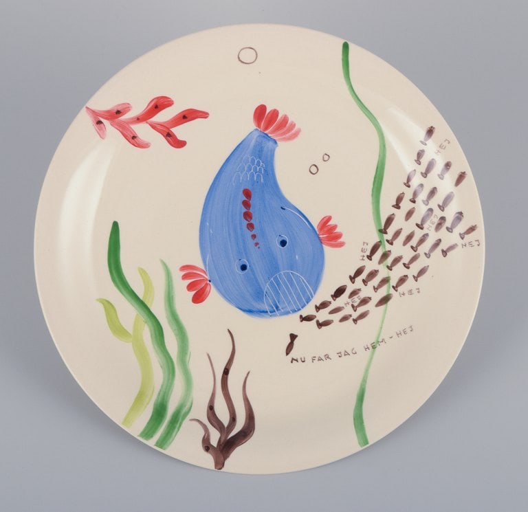 Stig Lindberg for Gustavsberg. "Löja" plate. Hand-painted with a fish motif. Satirical: Title: Stig Lindberg for Gustavsberg. "Löja" plate. Hand-painted with a fish motif. Satirical illustration with Swedish text. Description: Stig Lindberg for Gustavsberg. "Löja" plate. Hand-p